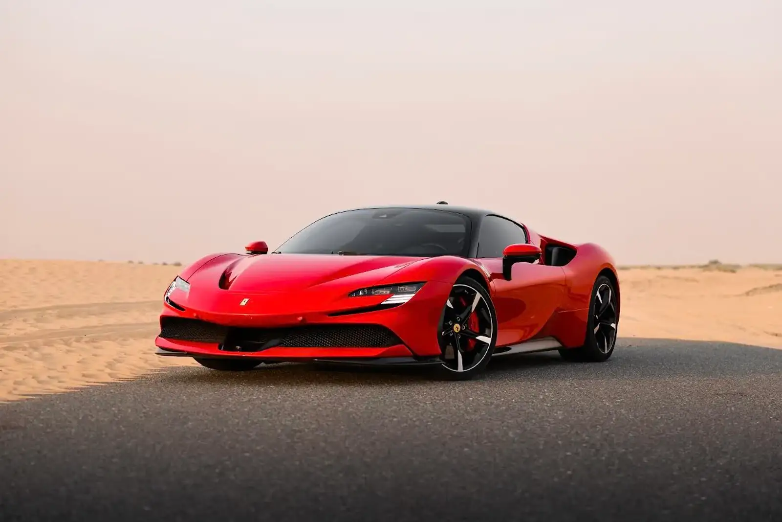 Ferrari SF90 en alquiler en Dubái | Superdeportivo de lujo